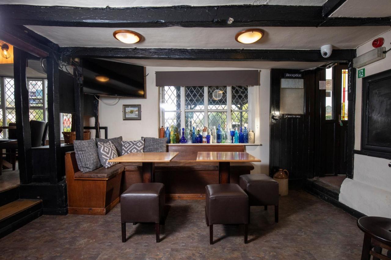 The Cock Inn Hotel Ширинг Экстерьер фото