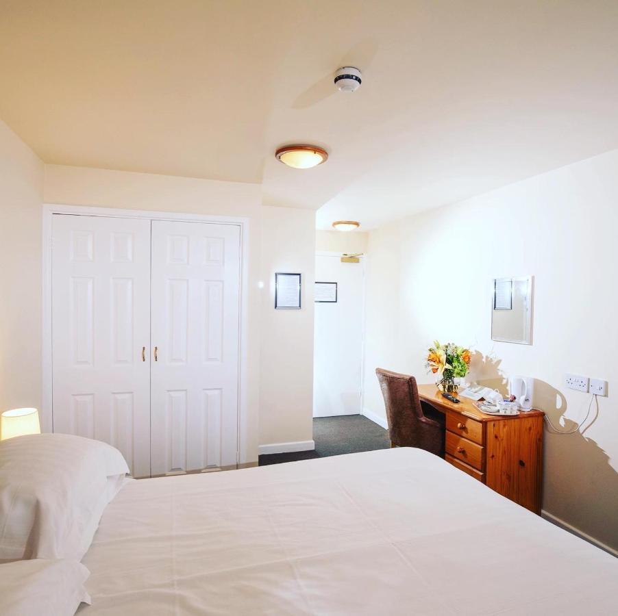 The Cock Inn Hotel Ширинг Экстерьер фото