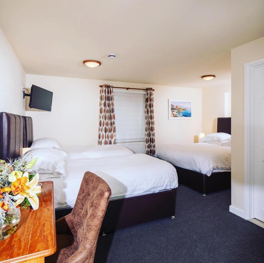The Cock Inn Hotel Ширинг Экстерьер фото