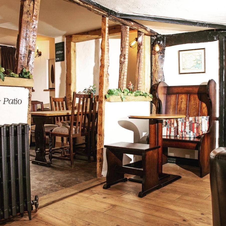 The Cock Inn Hotel Ширинг Экстерьер фото