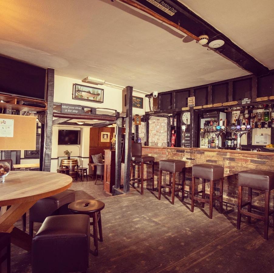 The Cock Inn Hotel Ширинг Экстерьер фото