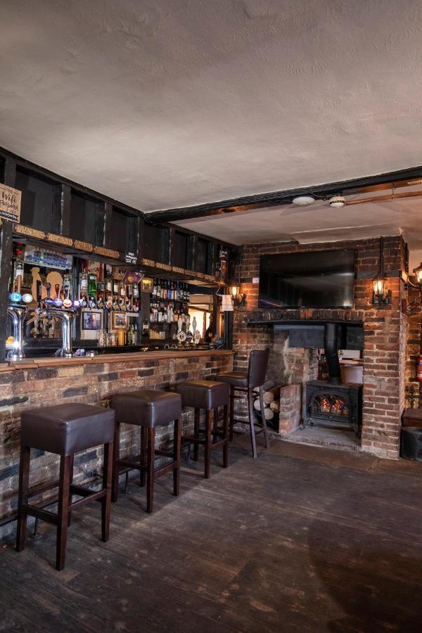 The Cock Inn Hotel Ширинг Экстерьер фото