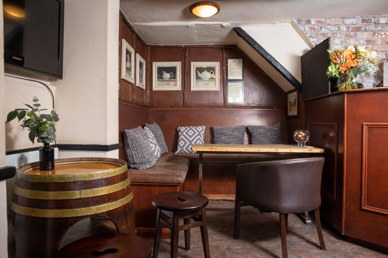 The Cock Inn Hotel Ширинг Экстерьер фото